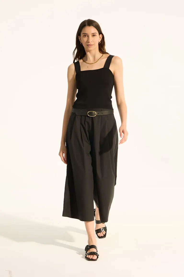 Top modular con escote recto y breteles anchos regulables en acabado metálico dorado de Portsaid en Tops para argentina