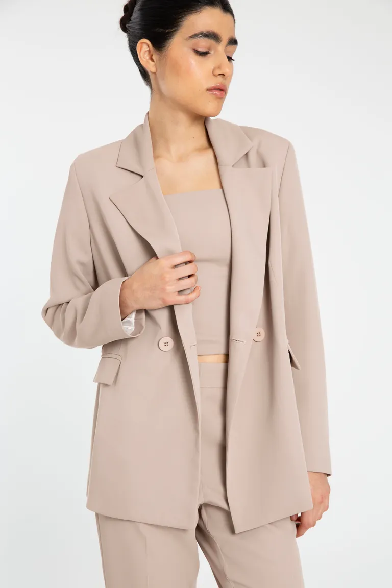 Blazer cruzado oversized con botones decorativos y bolsillos con solapa de Naíma en Blazers para argentina