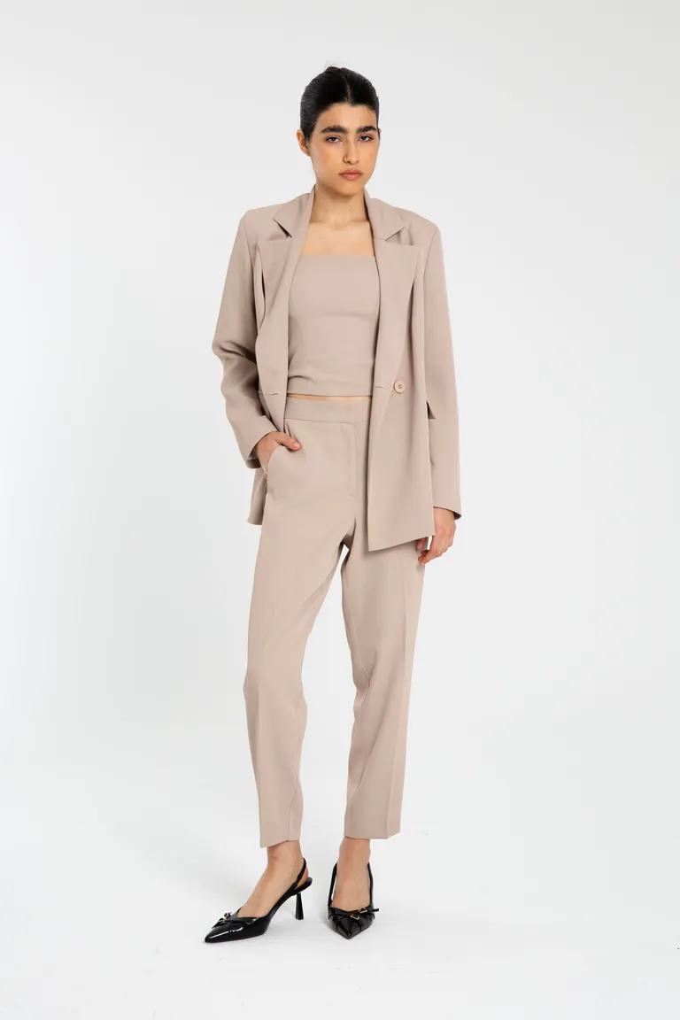 Blazer cruzado oversized con botones decorativos y bolsillos con solapa de Naíma en Blazers para argentina