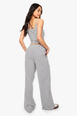 Pantalón rayado pierna recta de Boohoo en Pantalones para argentina
