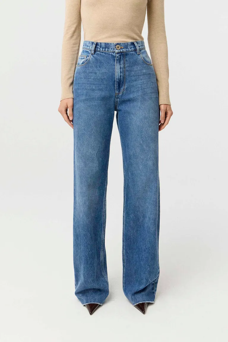 Pantalón de jean tiro alto con pierna ancha y diseño clásico de cinco bolsillos de Markova en Pantalones para argentina