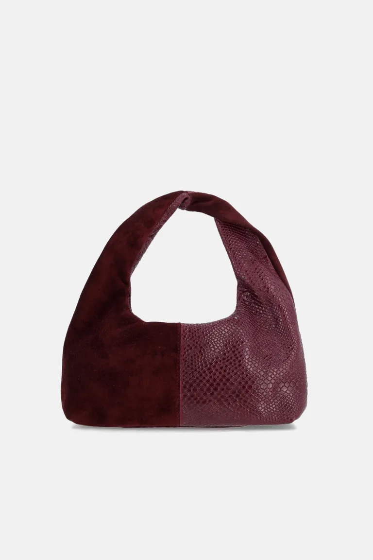 Cartera hobo con detalle de cadena metálica y textura combinada de Justaosadia en Bolsos y Carteras para argentina