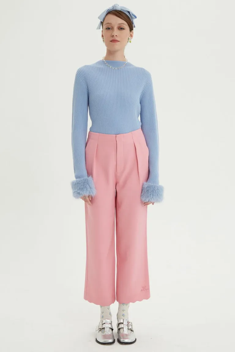 Pantalón sastrero de tiro medio con corte recto y detalle ondulado en el ruedo de Las Pepas en Pantalones para argentina