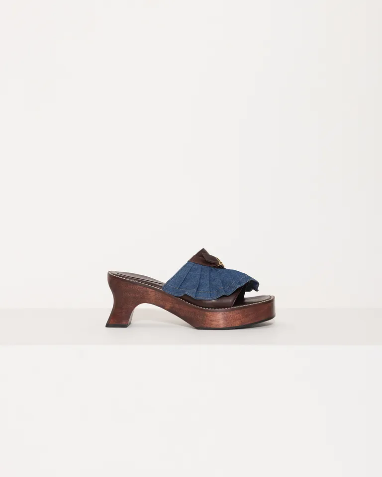 Zueco de plataforma alto en denim y cuero para mujer de Jazmin Chebar en Zuecos Planos para argentina