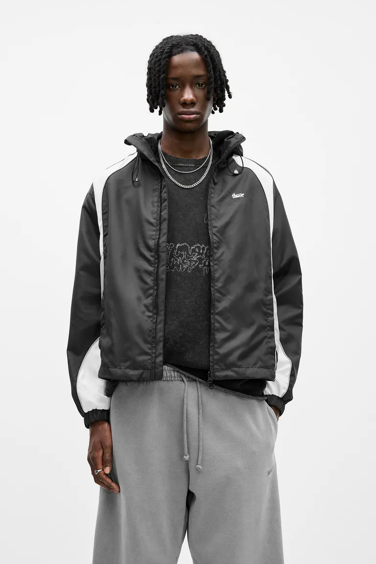 Piloto stwd con paneles de Pull&Bear en Abrigos y Camperas para argentina