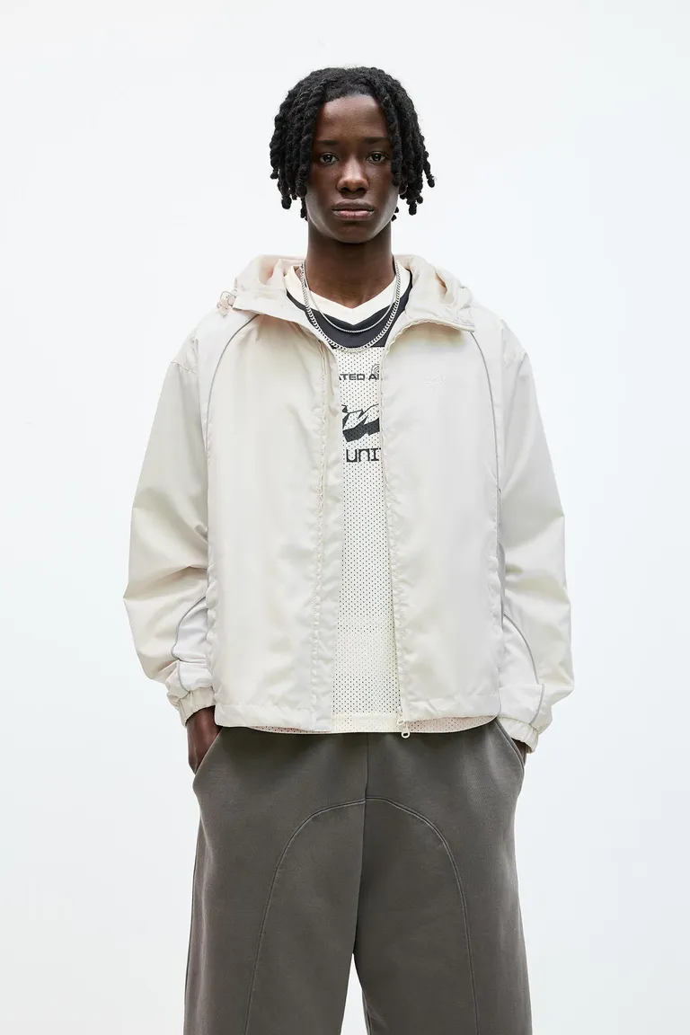 Piloto stwd con paneles de Pull&Bear en Abrigos y Camperas para argentina