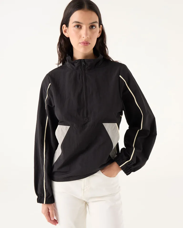 Buzo técnico con cuello alto, cierre frontal y detalles de recortes geométricos para mujer de Furzai en Buzos y Sweaters para argentina