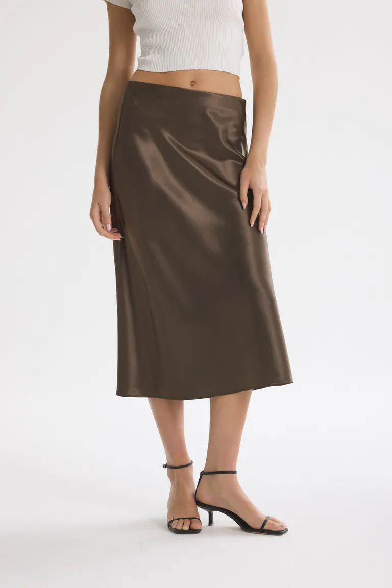 Falda midi de corte recto en color marrón para un estilo femenino y elegante de Akiabara en Faldas para argentina