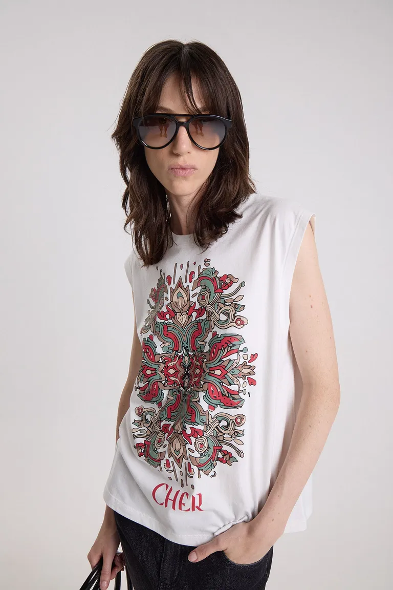 Musculosa sin mangas de escote redondo con estampado frontal para mujer de Maria Cher en Remeras para argentina