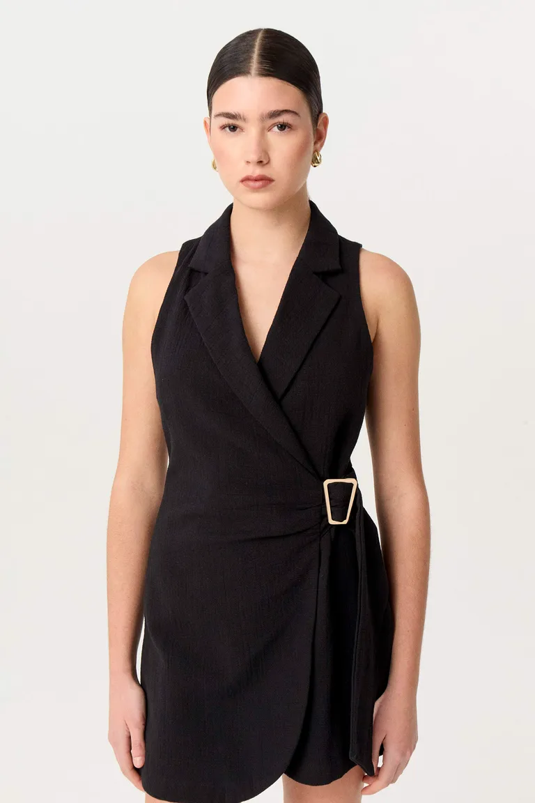 Mono de corte relajado con solapa y cintura ajustable en negro de Markova en Monos para argentina