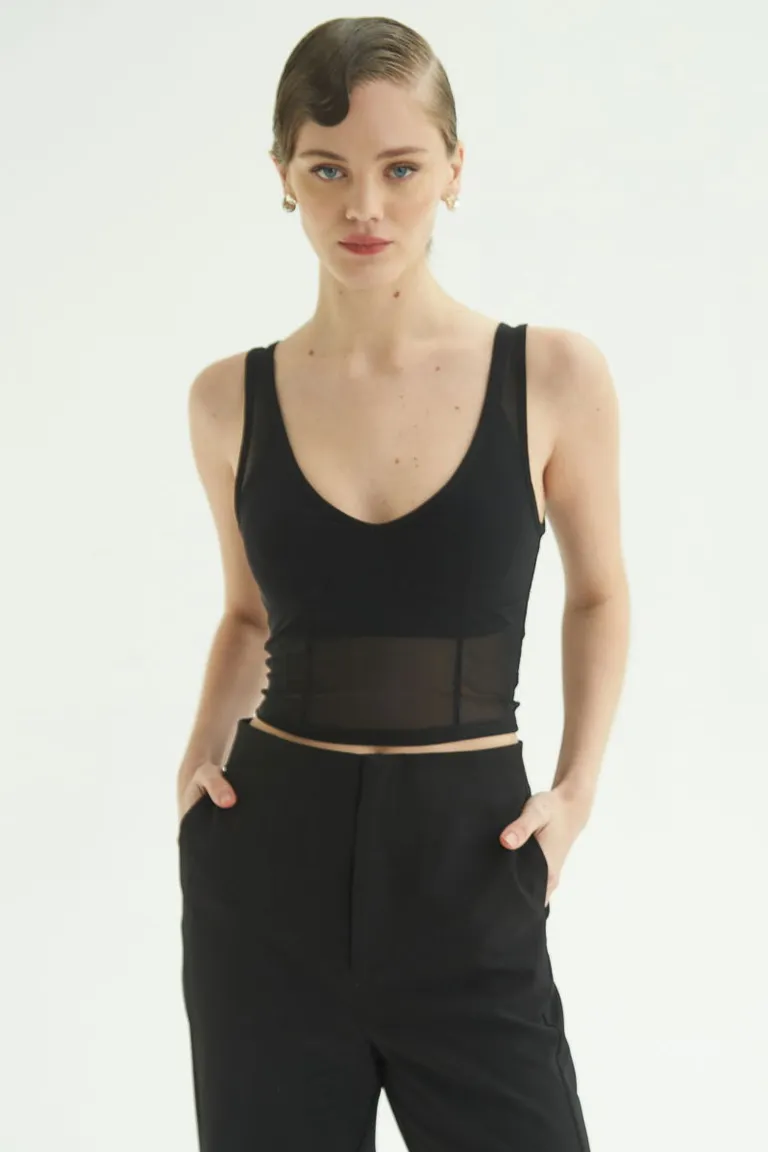 Musculosa transparente con escote profundo y silueta realzada de Las Pepas en Tops para argentina