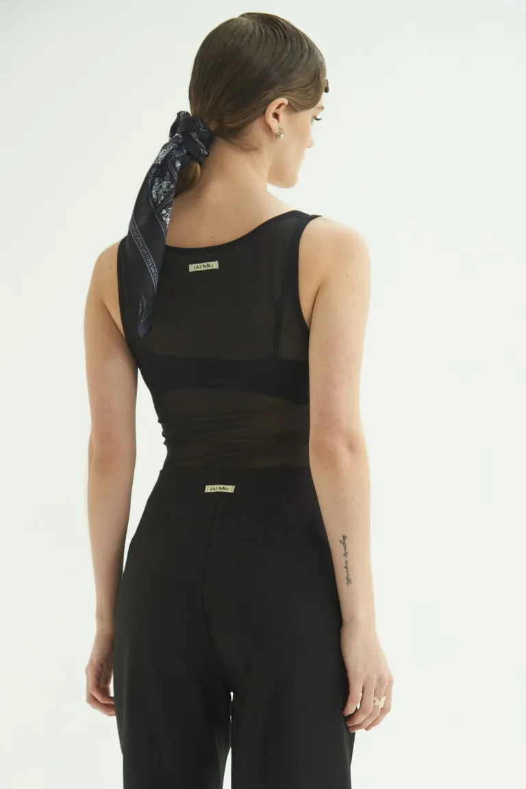 Musculosa transparente con escote profundo y silueta realzada de Las Pepas en Tops para argentina