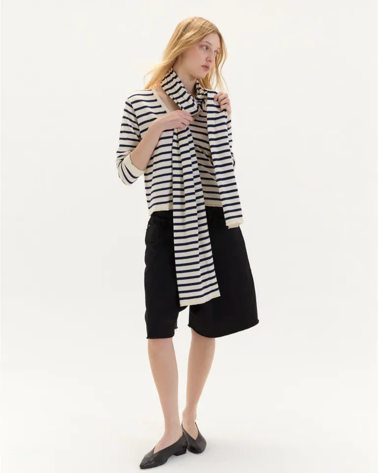 Cárdigan rayado con escote en V y cartera con botones - Prenda versátil y de diseño único de Blue Sheep en Buzos y Sweaters para argentina