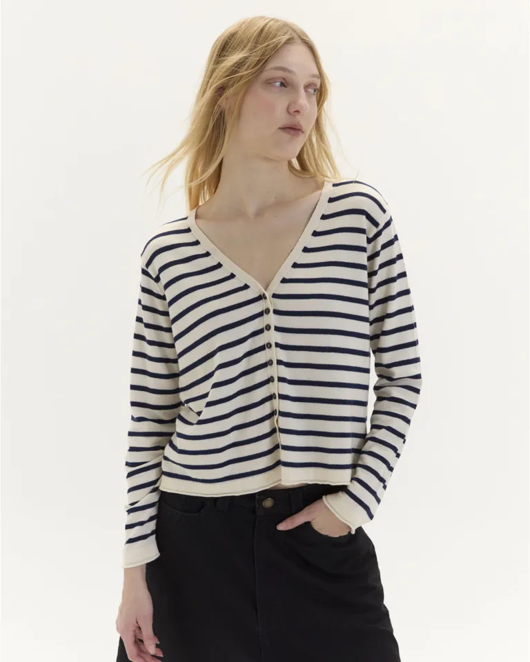 Cárdigan rayado con escote en V y cartera con botones - Prenda versátil y de diseño único de Blue Sheep en Buzos y Sweaters para argentina