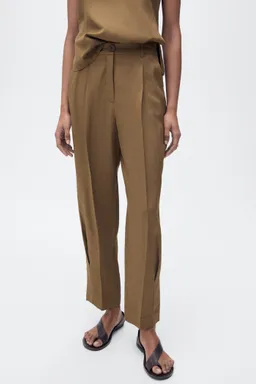 Pantalón pinzado mezcla lino de Mango en Pantalones para argentina
