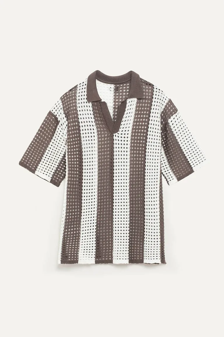 Chomba tejida calada con rayas verticales en tonos grises de 47 Street en Blusas para argentina