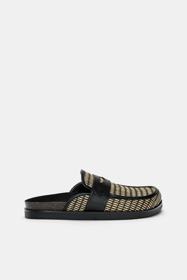 Zuecos estampados de Pull&Bear en Sandalias y Ojotas para argentina