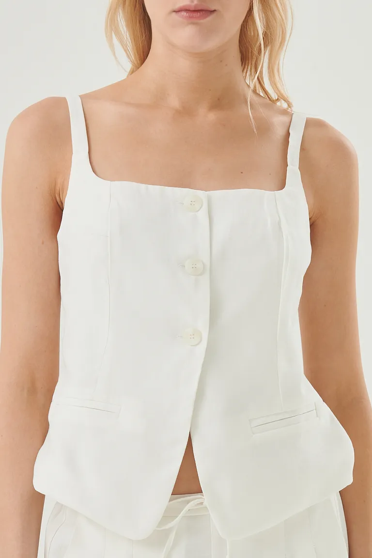 Chaleco de lino con diseño sastrero y escote recto, ideal para looks de verano elegantes y cómodos de Sweet en Chalecos para argentina