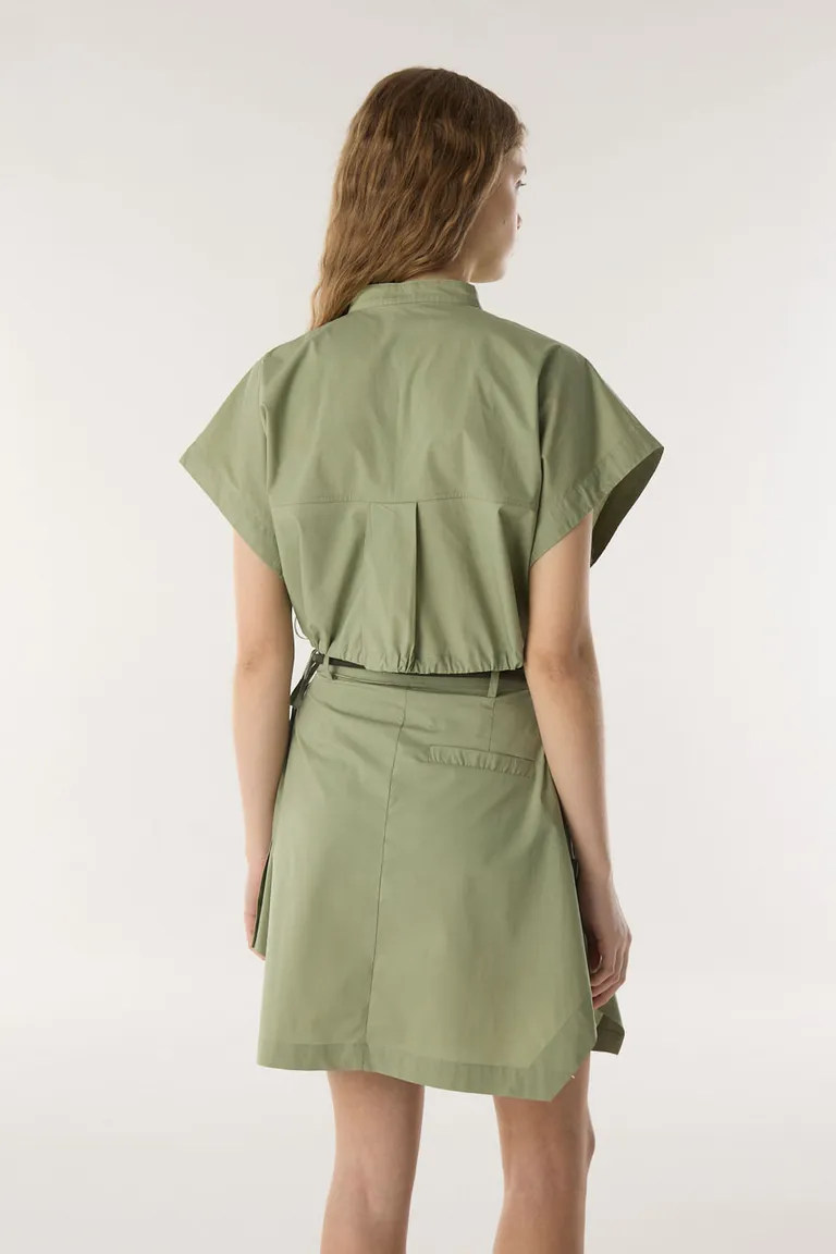 Pollera corta con cierre y broches laterales con presillas en cintura de Furzai en Faldas para argentina