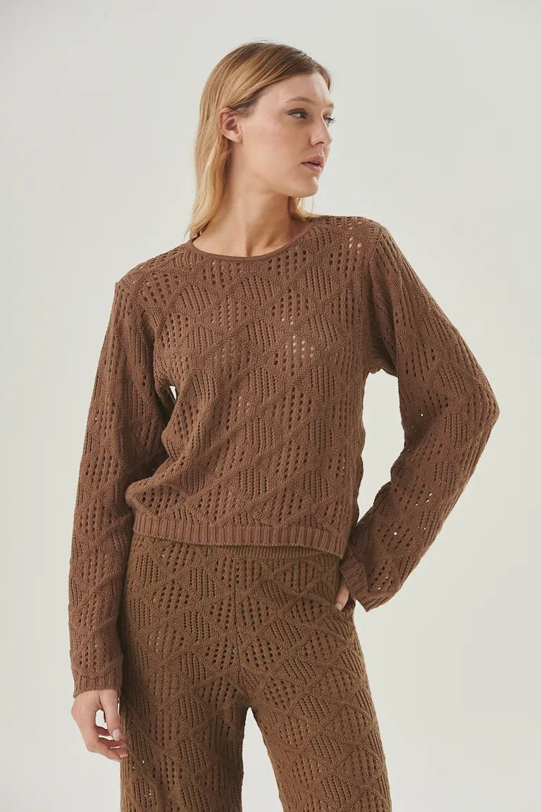 Elegante sweater de diseño calado con corte relajado y textura suave de Sweet en Buzos y Sweaters para argentina