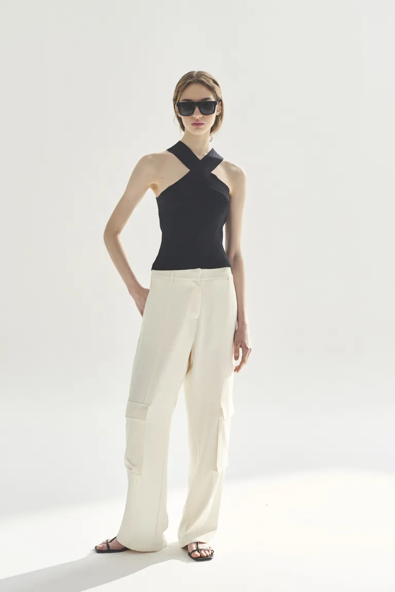 Pantalón cargo de diseño elegante y versátil para vestir de Mujer de Akiabara en Pantalones para argentina