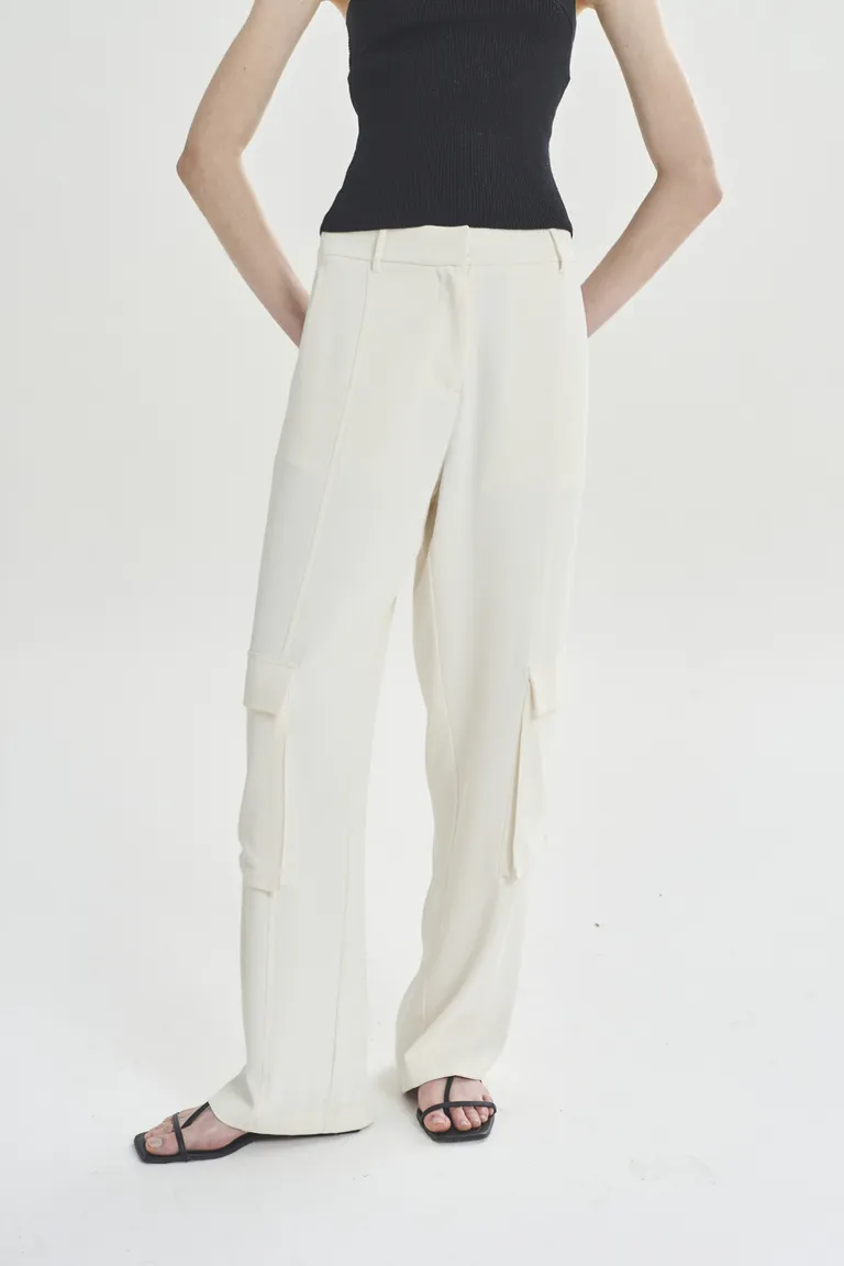 Pantalón cargo de diseño elegante y versátil para vestir de Mujer de Akiabara en Pantalones para argentina