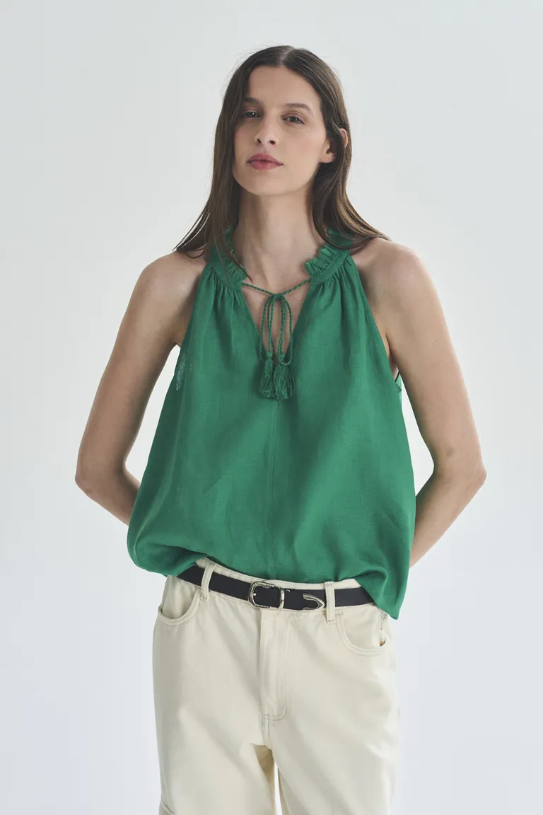 Blusa verde sin mangas, diseño elegante y versátil para mujeres de Akiabara en Blusas para argentina