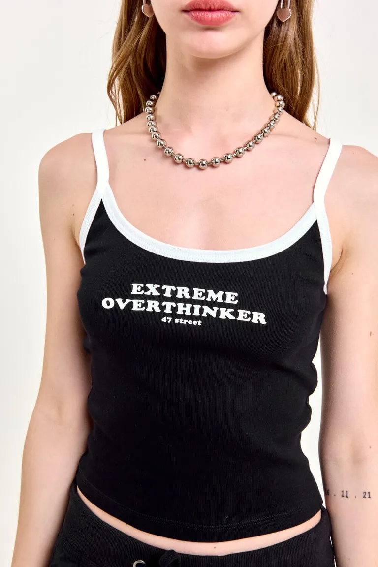 Musculosa negra de algodón con estampado de mensaje sobre pensar demasiado de 47 Street en Tops para argentina