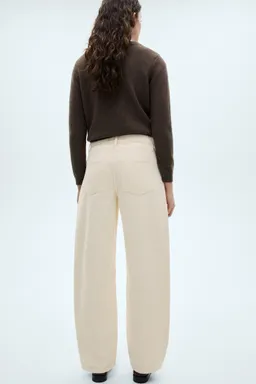 Pantalón pana balloon tiro alto de Mango en Pantalones para argentina