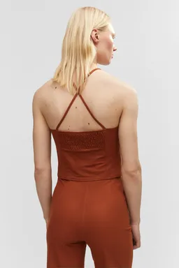 Top punto cuello halter de Mango en Tops para argentina