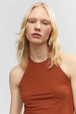 Top punto cuello halter de Mango en Tops para argentina