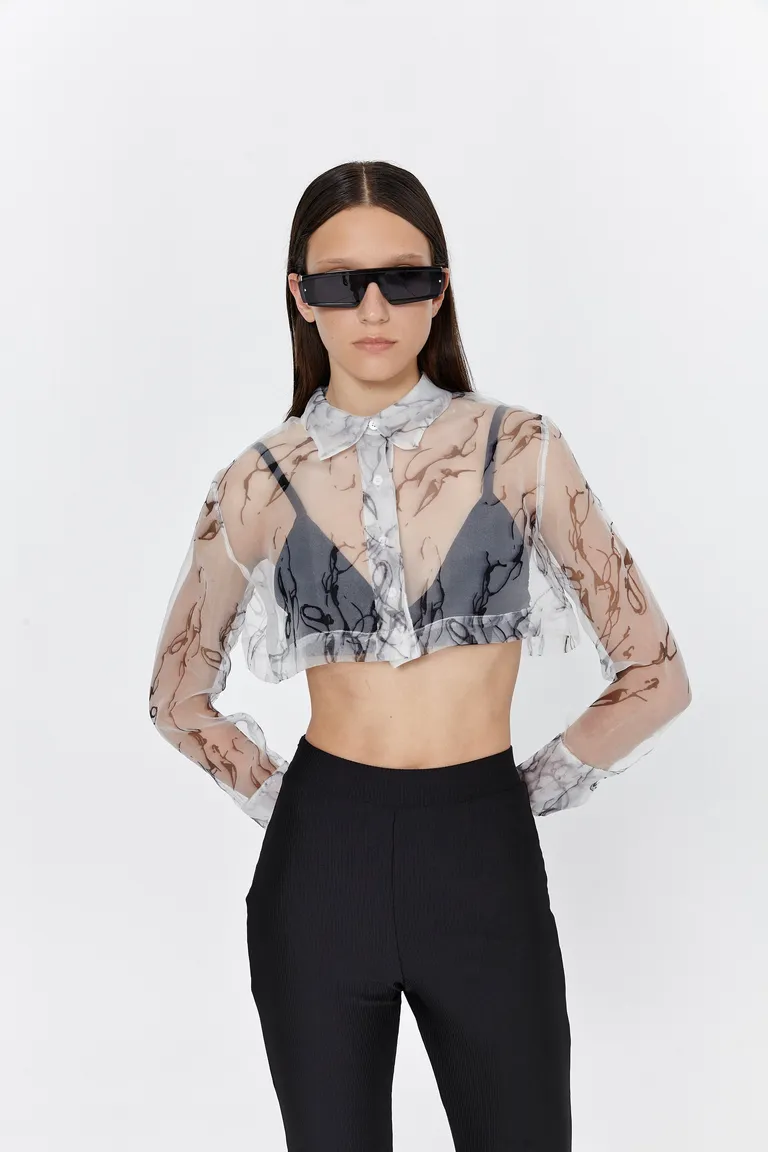 Camisa de mujer con estampado exclusivo y detalles sofisticados de Naíma en Camisas para argentina