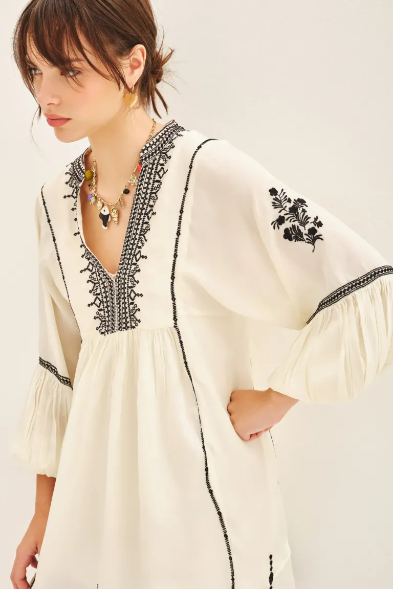 Vestido de viscosa crêpe con bordado de hilo a contraste y mangas amplias de Rapsodia en Vestidos para argentina