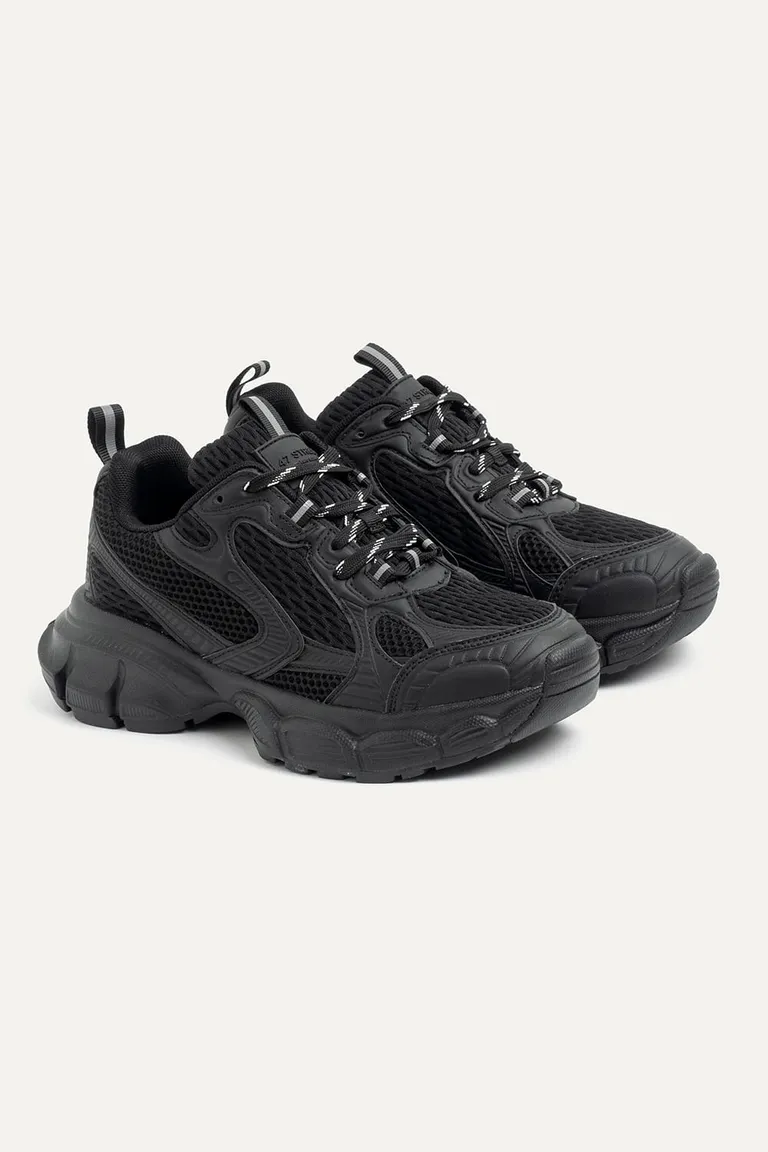 Zapatillas deportivas de estilo urbano con diseño envolvente y suela alta para un look casual y cómodo de 47 Street en Zapatillas para argentina