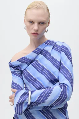 Blusa asimétrica rayas de Mango en Blusas para argentina
