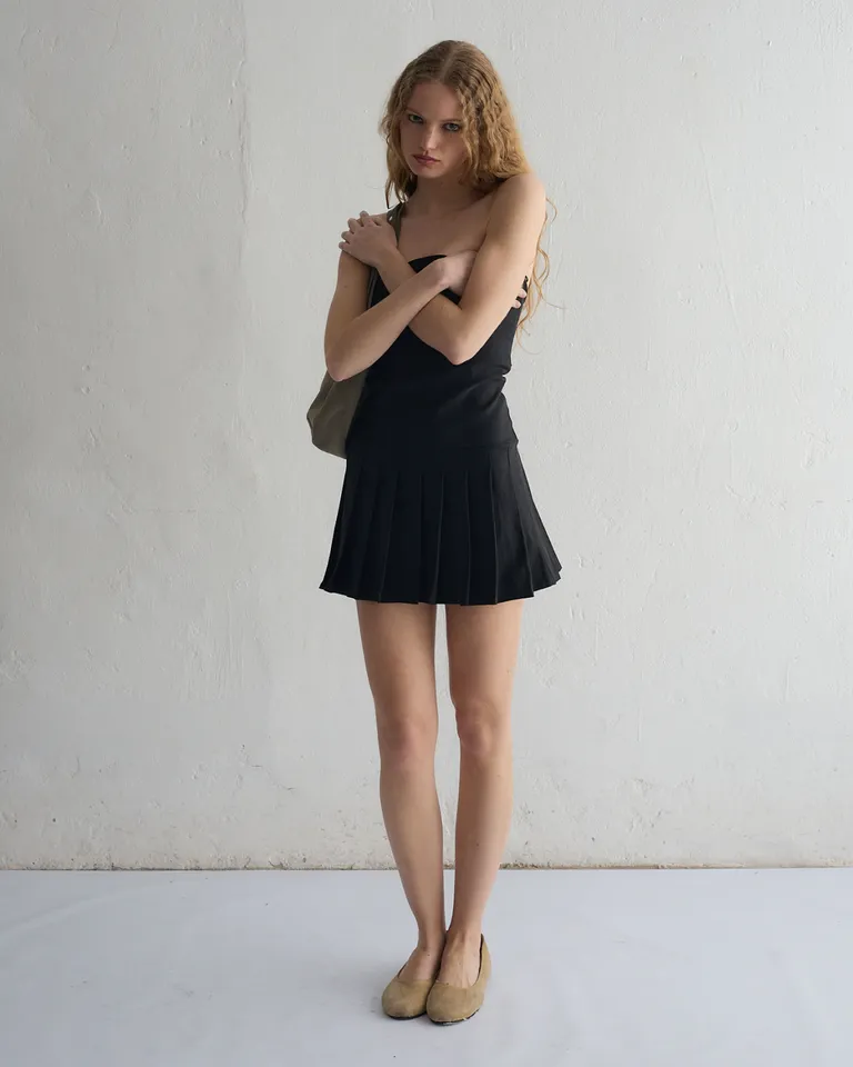 Vestido strapless mini negro con falda tableada de Ay Not Dead en Vestidos para argentina