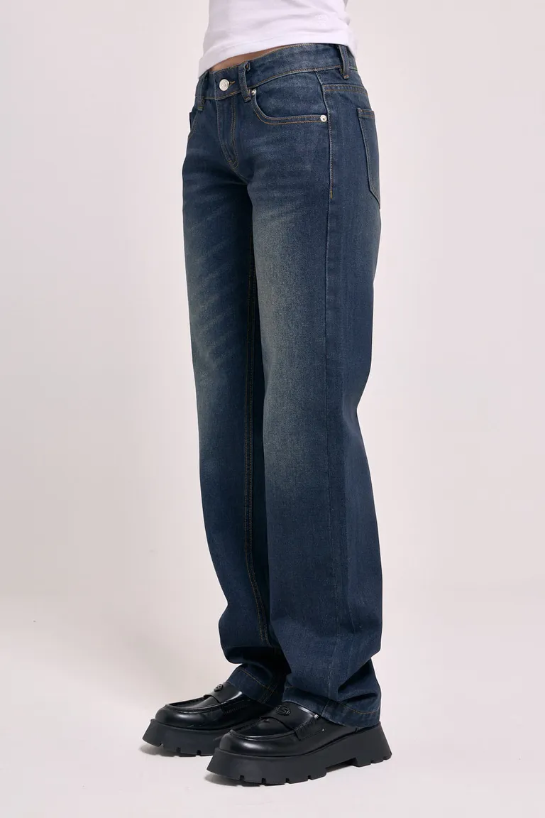 Jean de tiro bajo con diseño de corte recto y acabado texturizado de cinco bolsillos de 47 Street en Pantalones para argentina