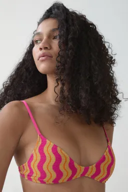 Top bikini estampado de Mango en Swimwear y Beachwear para argentina