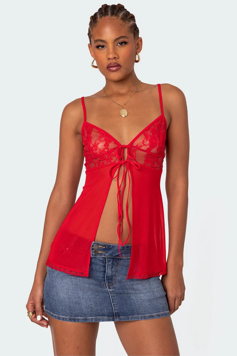 Musculosa mimosa encaje transparente de Edikted en Tops para argentina