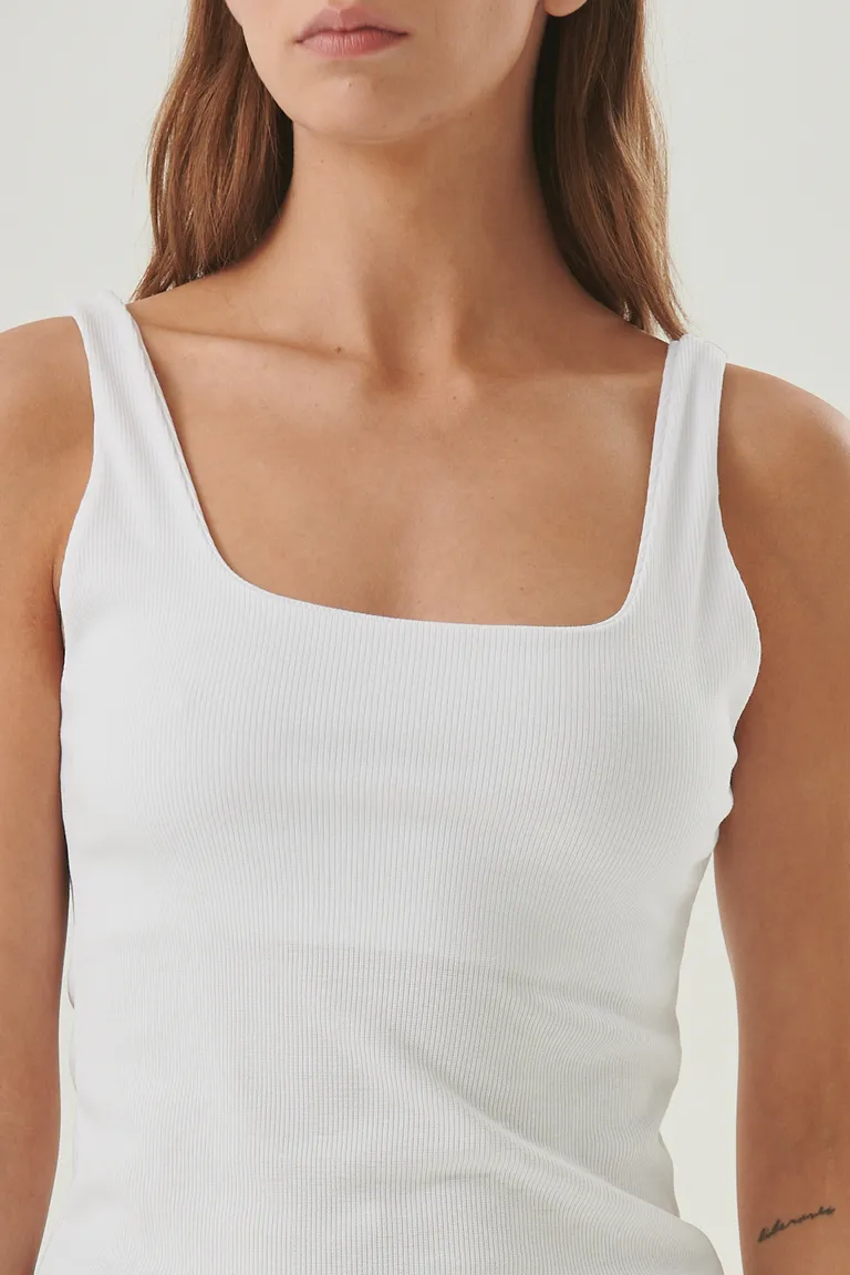 Top básico de tela ribb con diseño cuadrado y breteles anchos de Sweet en Tops para argentina