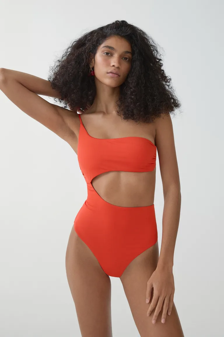 Traje baño asimétrico abertura de Mango en Swimwear y Beachwear para argentina