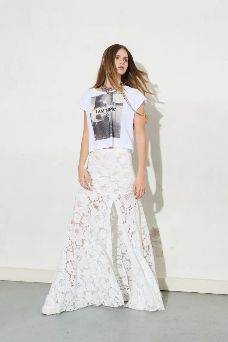 Elegante falda blanca con estampado floral para mujer de Allo Martinez en Faldas para argentina