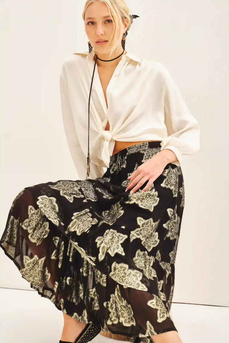 Falda larga de tiro alto con volados irregulares y textura jacquard con lurex dorado de Rapsodia en Faldas para argentina