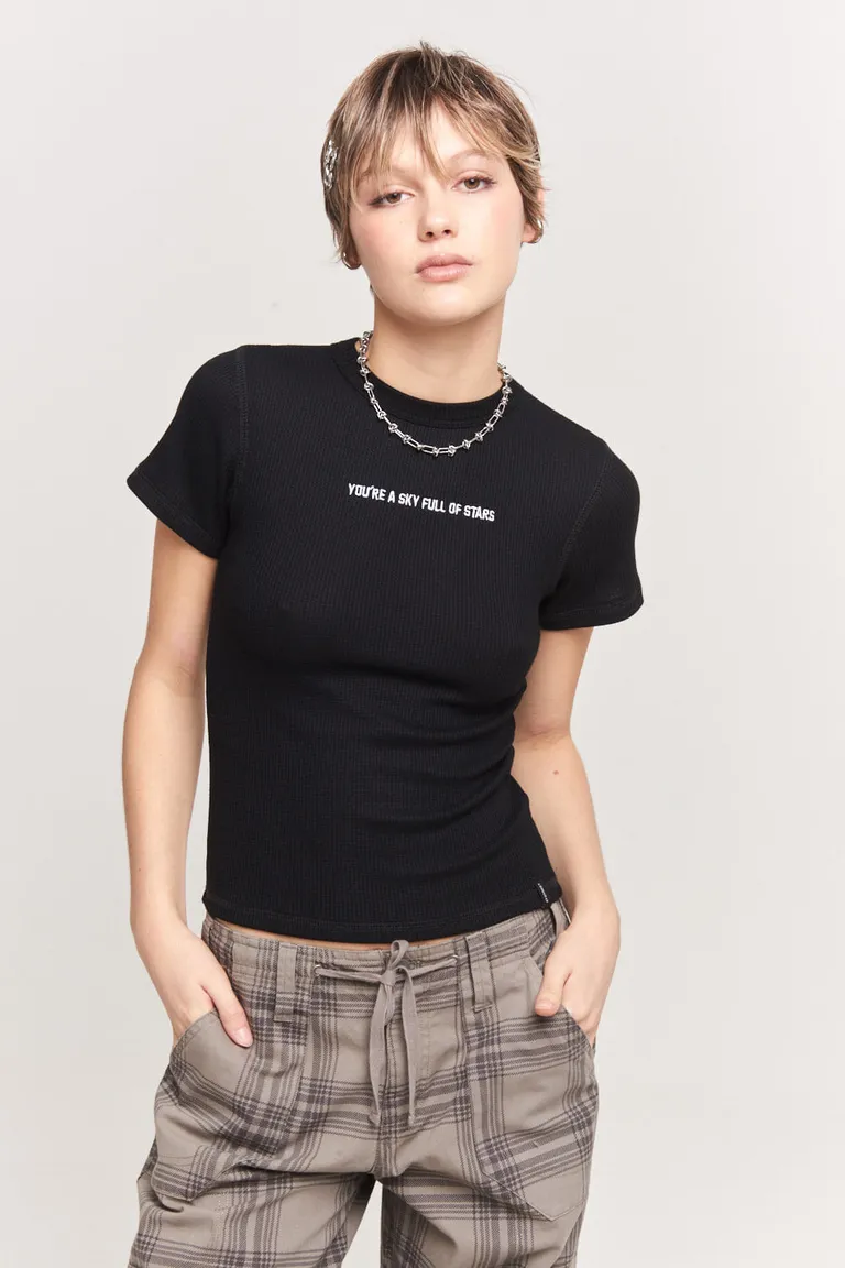 Remera de estilo waffle con cuello ancho y bordado delantero de 47 Street en Remeras para argentina