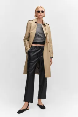 Pantalón efecto piel elástico de Mango en Pantalones para argentina