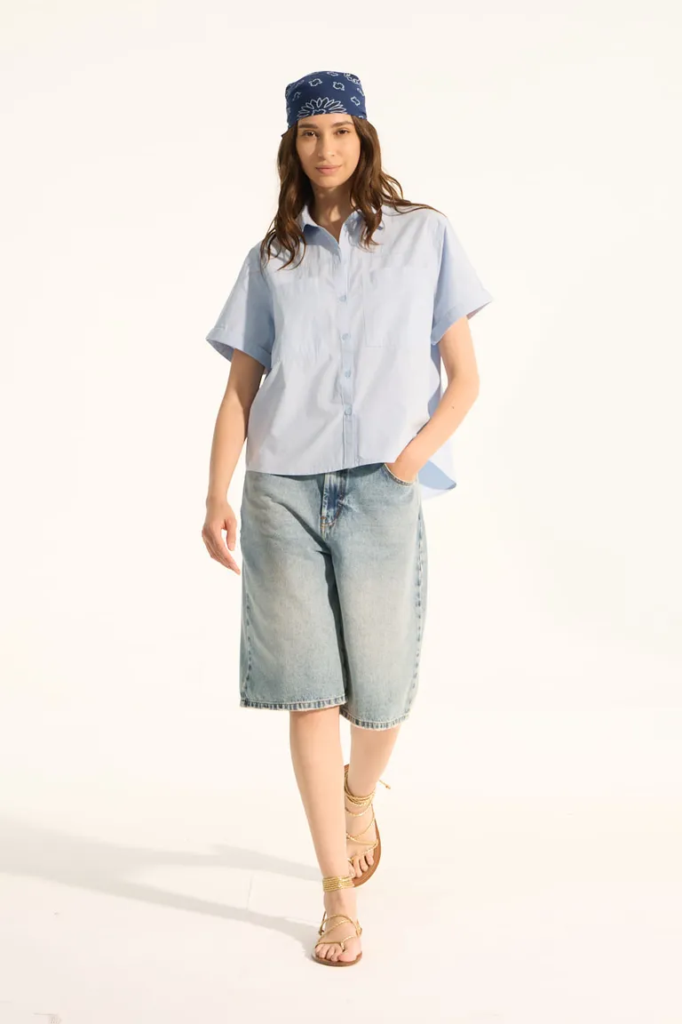 Camisa azul de corte amplio y mangas cortas con detalles de recortes y bolsillos de Portsaid en Camisas para argentina