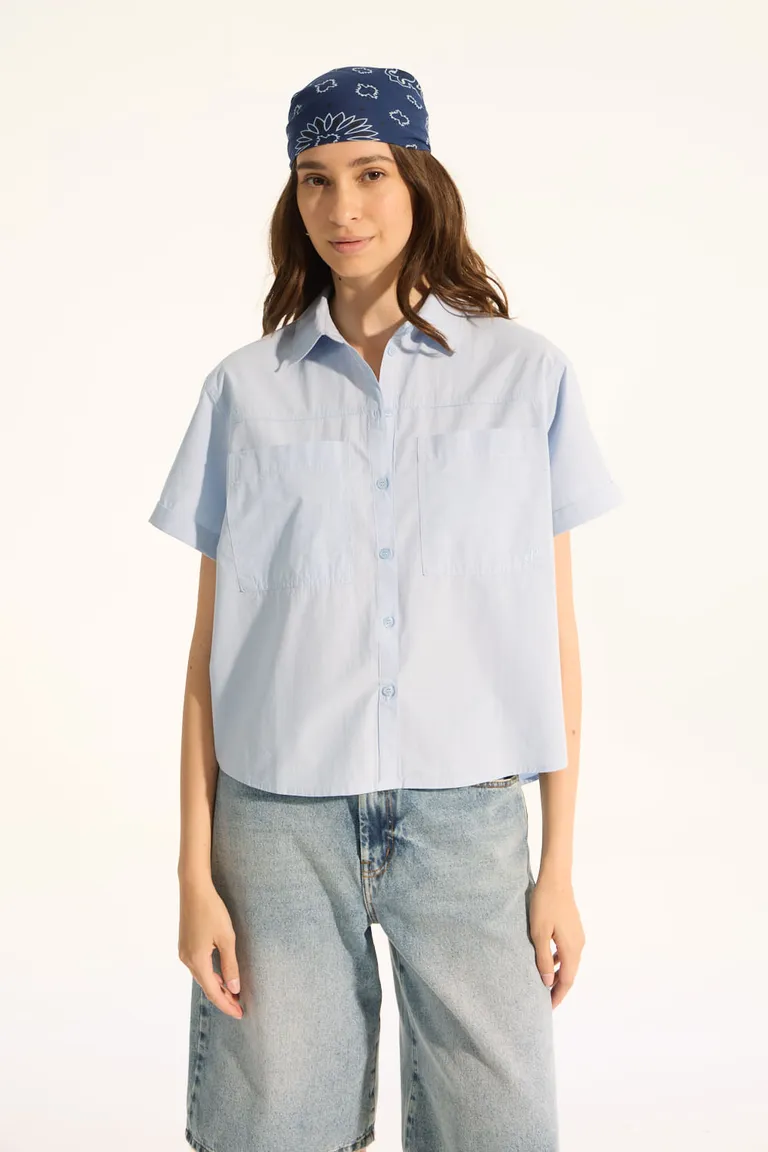 Camisa azul de corte amplio y mangas cortas con detalles de recortes y bolsillos de Portsaid en Camisas para argentina