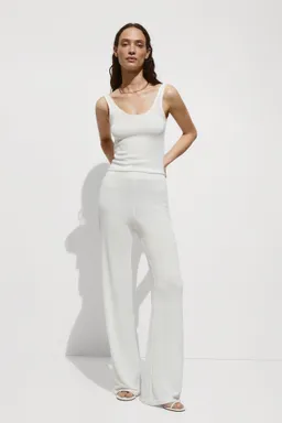 Pantalón recto punto de Mango en Pantalones para argentina