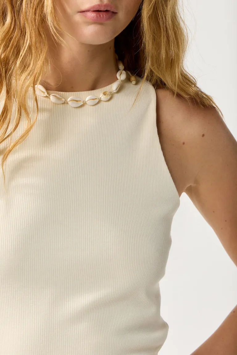 Camiseta básica de algodón con corte ajustado y escote redondo de Cuesta Blanca en Tops para argentina