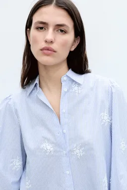 Camisa rayas bordado floral de Mango en Camisas para argentina